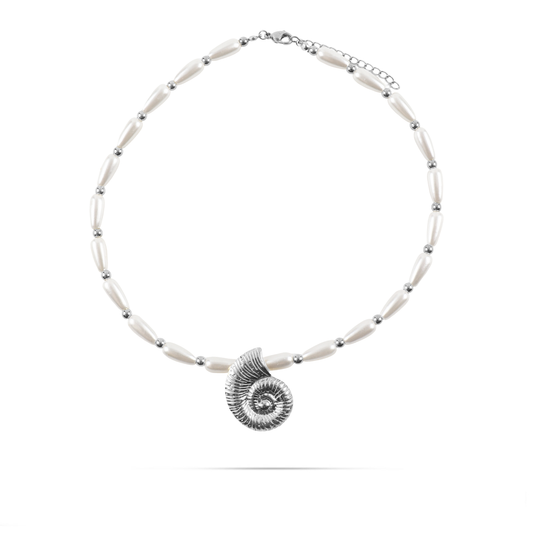 Χειροποίητο κολιέ choker με πέρλες και κρεμαστό κοχύλι Mar and Mar Nucella Silver από ανοξείδωτο ατσάλι