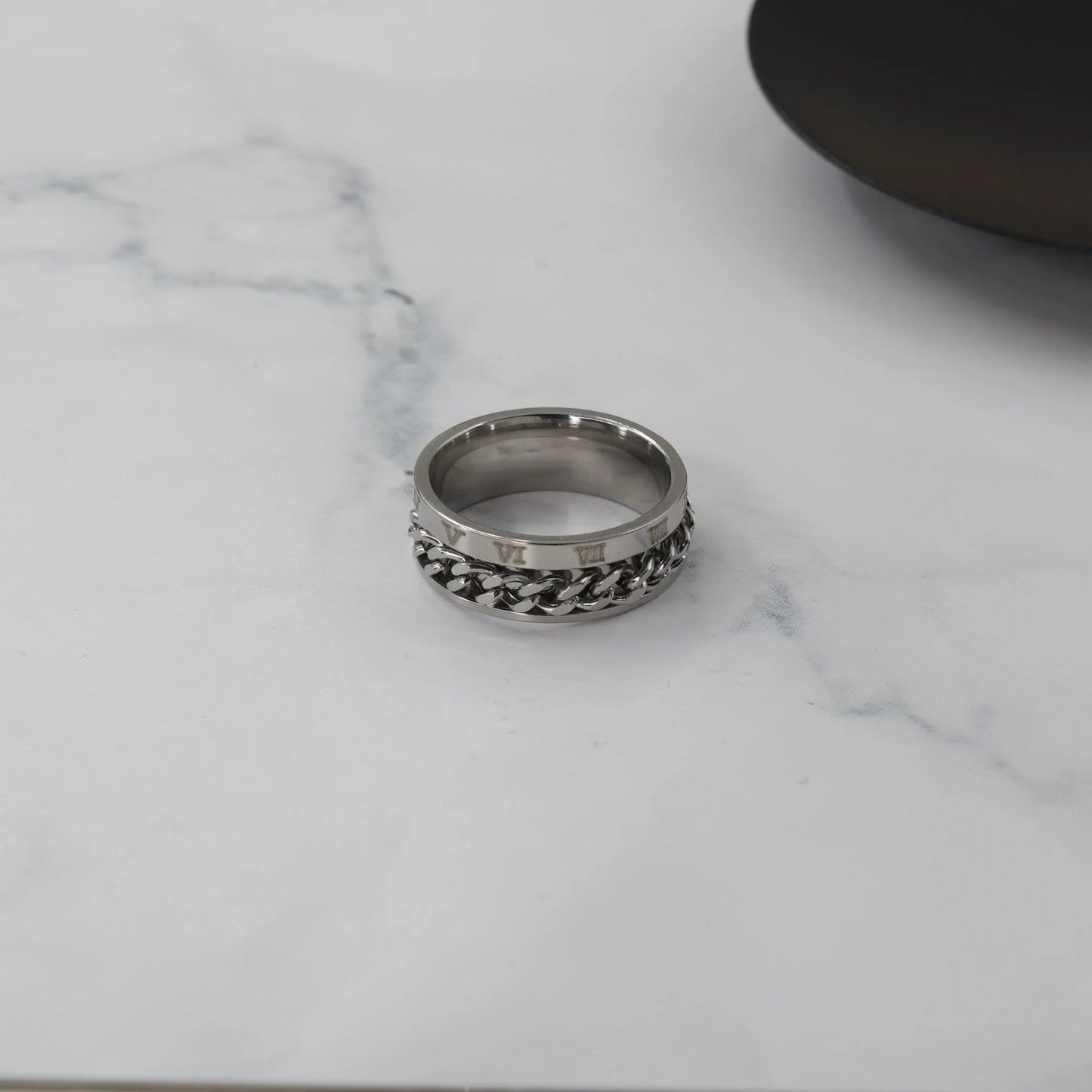 Ανδρικό δαχτυλίδι Mar & Mar Chained Latin Numbers από ανοξείδωτο ατσάλι