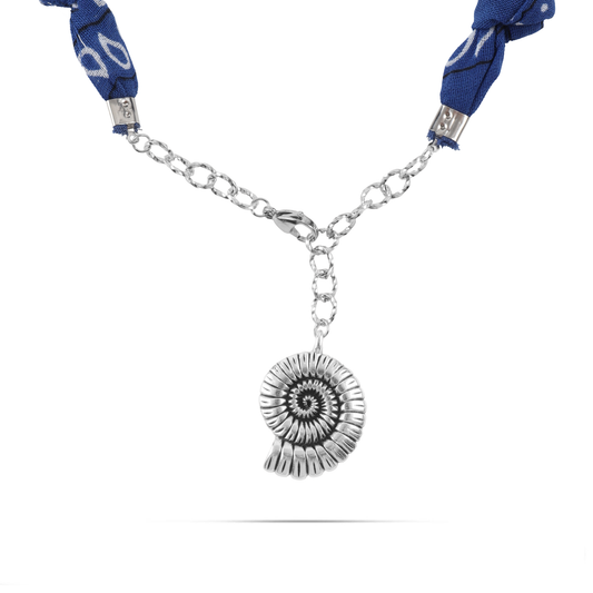 Χειροποίητο κολιέ από μπαντάνα και θαλασσινά στοιχεία Mar and Mar Isaya Seashell (Blue) Silver από ανοξείδωτο ατσάλι