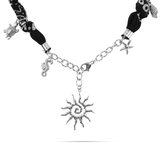 Χειροποίητο κολιέ από μπαντάνα και θαλασσινά στοιχεία Mar and Mar Isaya Sun (Black) Silver από ανοξείδωτο ατσάλι
