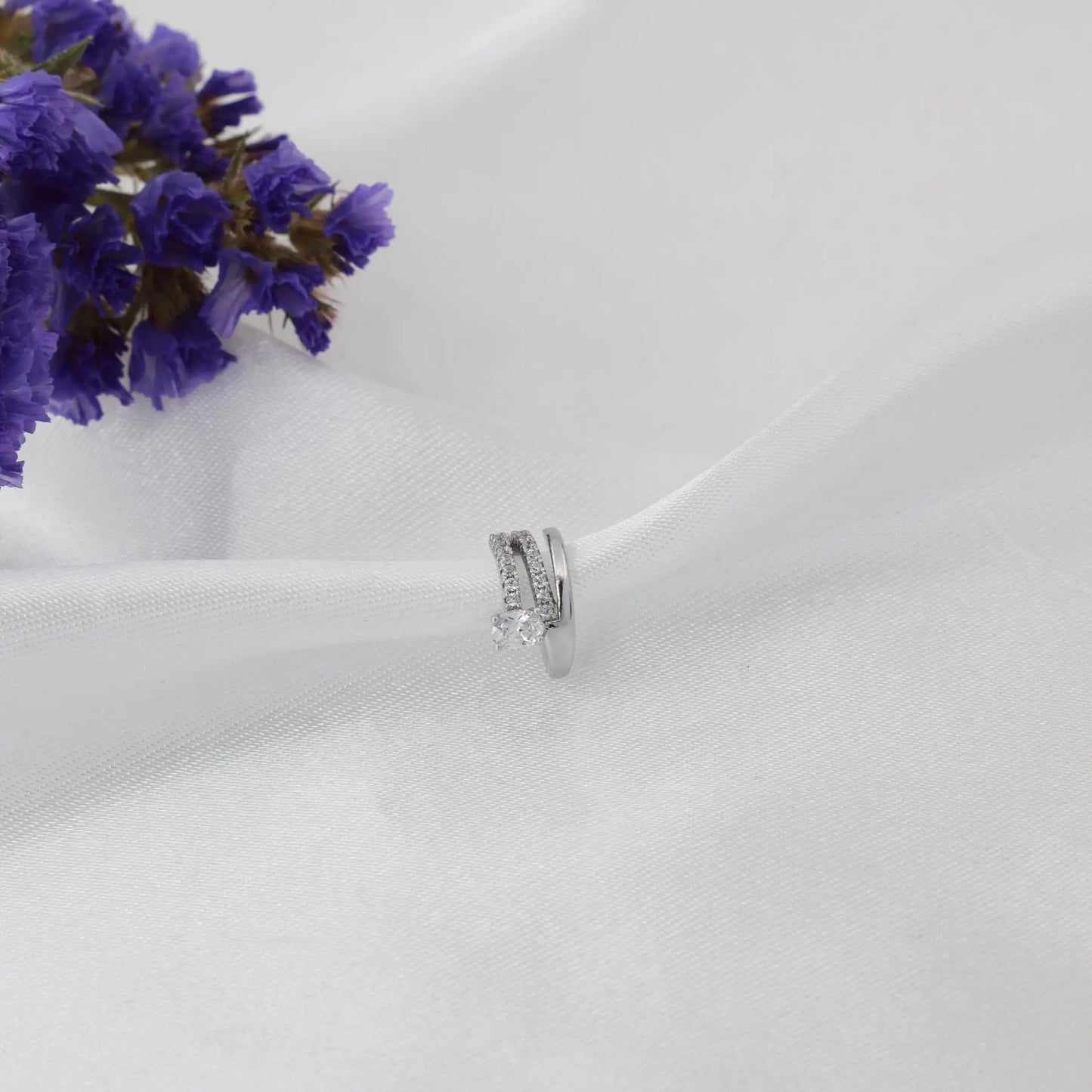 Σκουλαρίκια cuff με πέτρες ζιργκόν Isidora Cuff