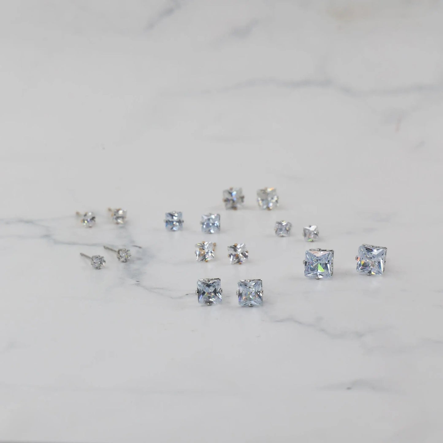 Σκουλαρίκια καρφωτά με ζιργκόν Mar & Mar Dimen Cube Studs από ανοξείδωτο ατσάλι