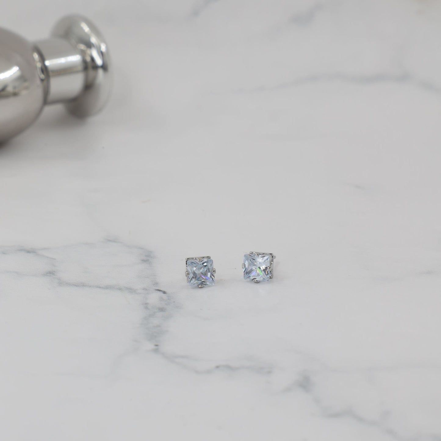 Σκουλαρίκια καρφωτά με ζιργκόν Mar and Mar Dimen Cube Studs από ανοξείδωτο ατσάλι