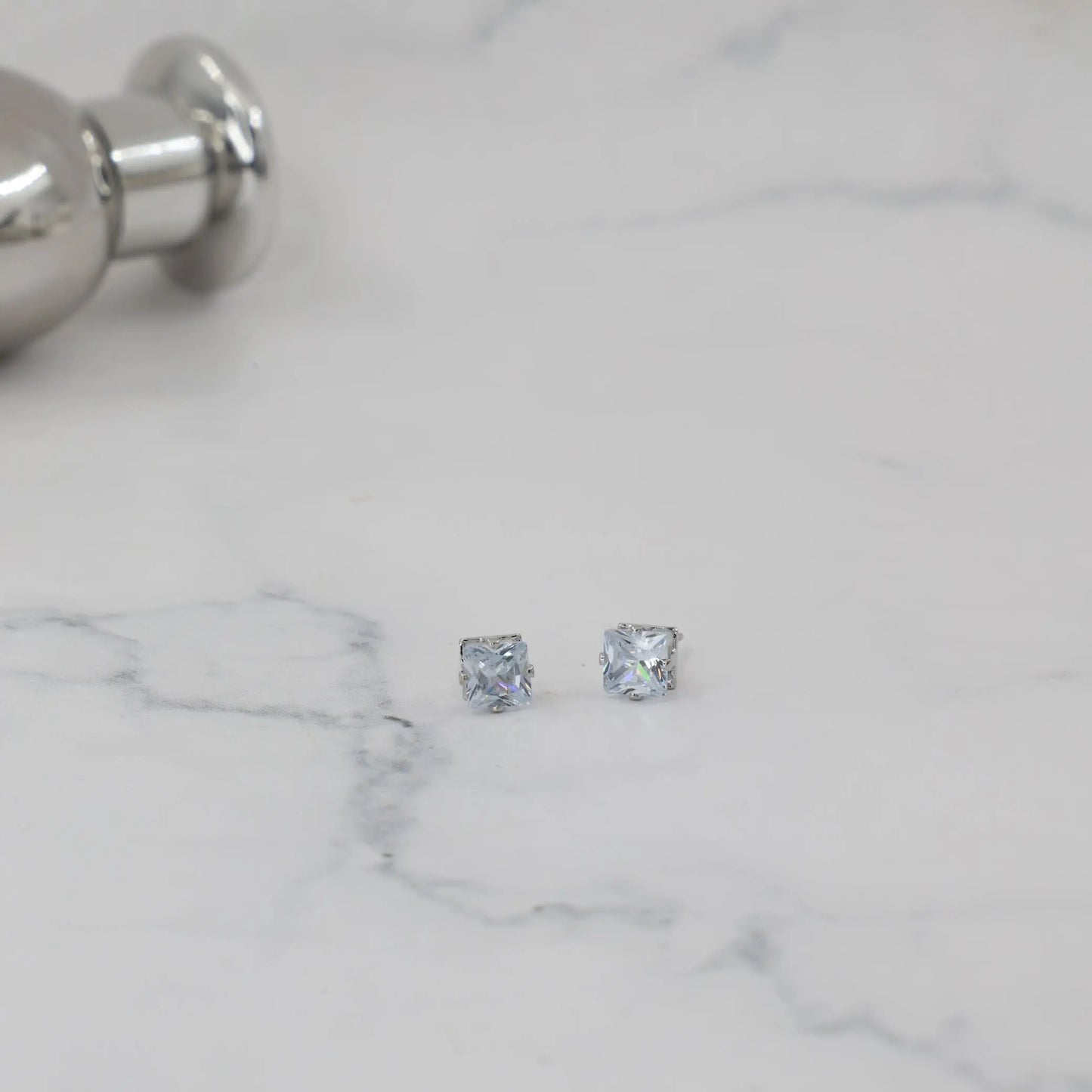 Σκουλαρίκια καρφωτά με ζιργκόν Mar & Mar Dimen Cube Studs από ανοξείδωτο ατσάλι