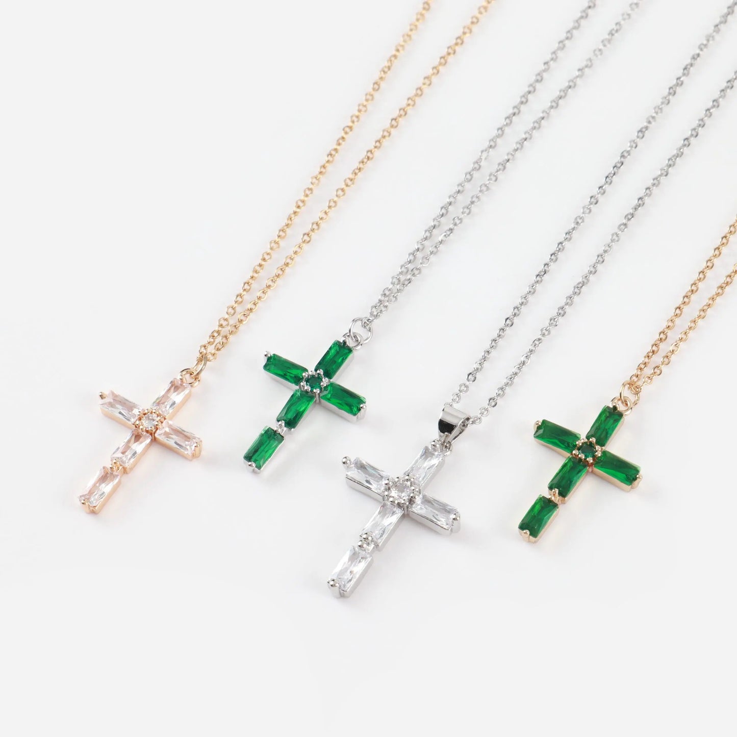 Κολιέ με σταυρό και ζιργκόν Perdita Cross
