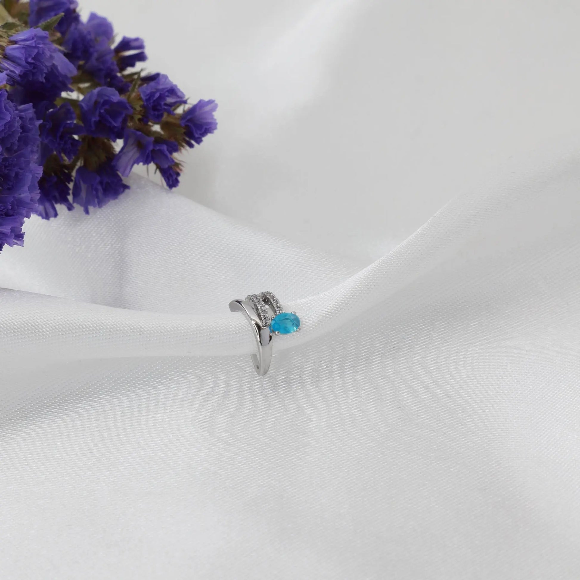Σκουλαρίκια cuff με πέτρες ζιργκόν Isidora Cuff