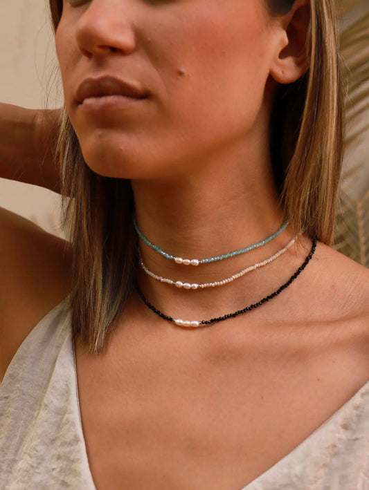 Κολιέ choker με χάντρες και πέρλες Mar and Mar Priya Pearl από ανοξείδωτο ατσάλι