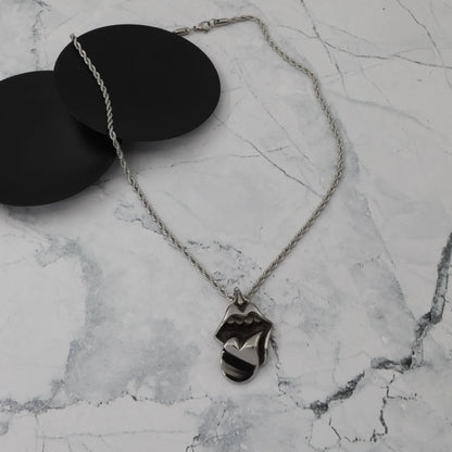 Κολιέ γλώσσα Tongue Pendant