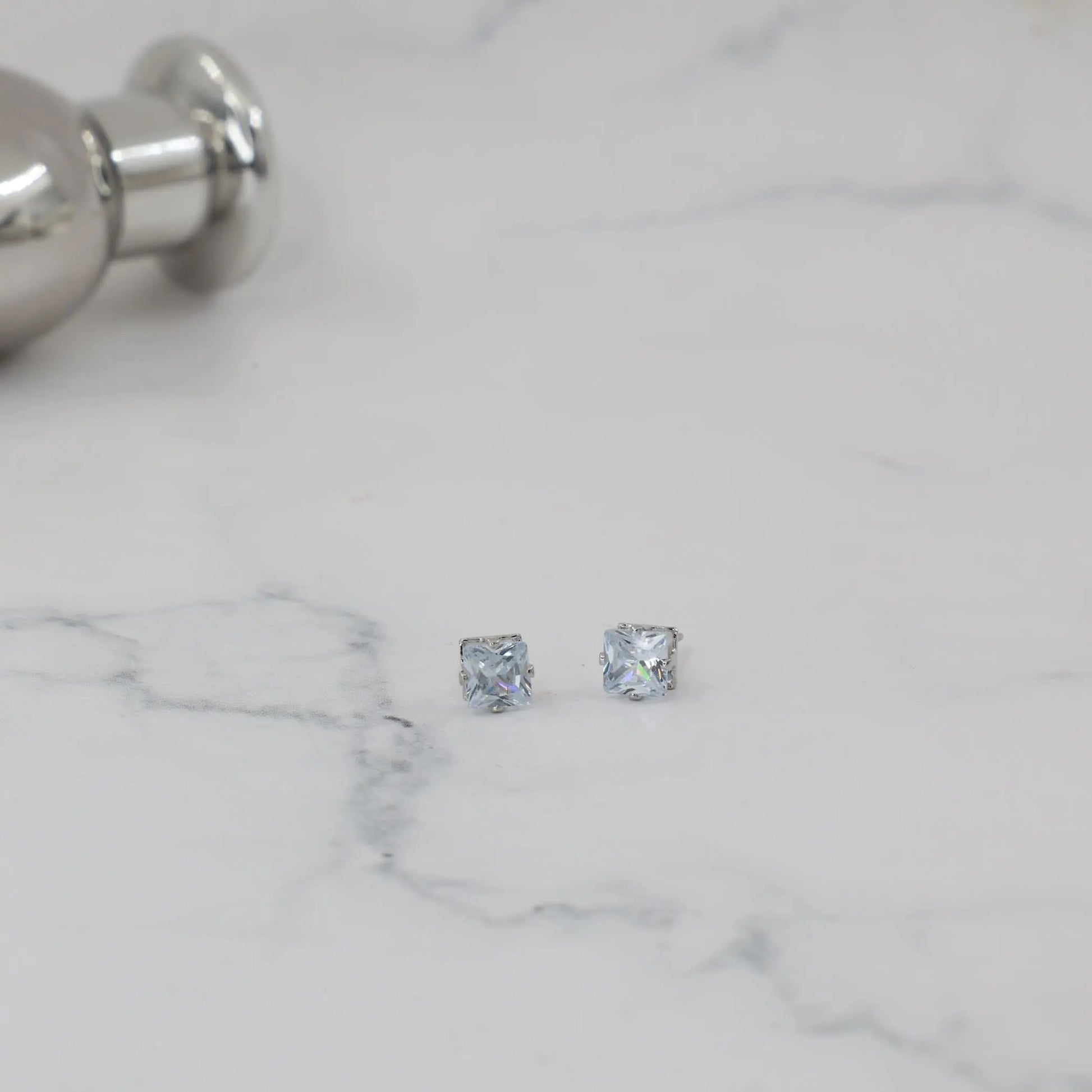 Σκουλαρίκια καρφωτά με ζιργκόν Mar &amp; Mar Dimen Cube Studs από ανοξείδωτο ατσάλι