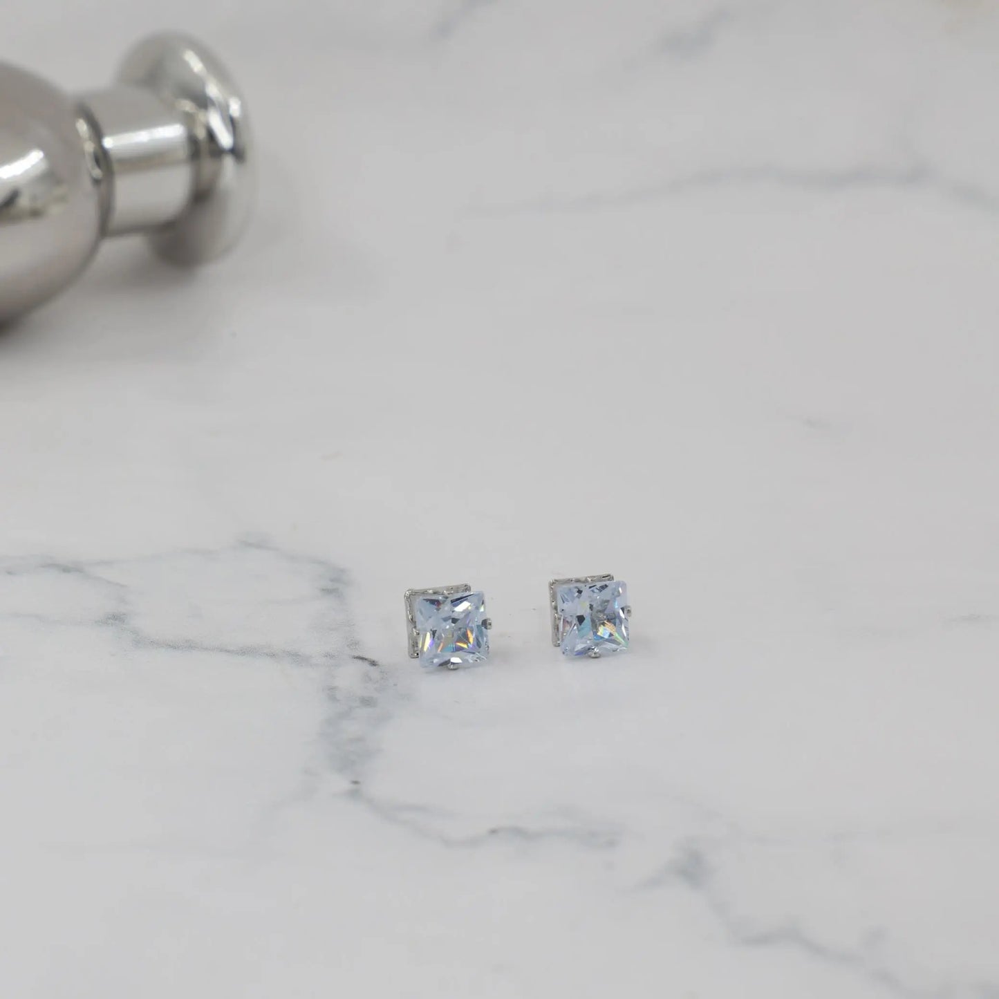 Σκουλαρίκια καρφωτά με ζιργκόν Mar &amp; Mar Dimen Cube Studs από ανοξείδωτο ατσάλι